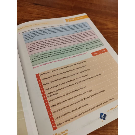 LGS Üçüncü Çeyrek Poster Notlar Soru Fasikülleri (3. Çeyrek) KR Akademi Yayınları