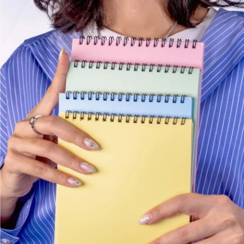 Dream Notes Üst Spiralli 4 Farklı Renk Çizgisiz A5 Defter Seti